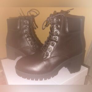 Top Moda Brown ankle zipper/lace up boots